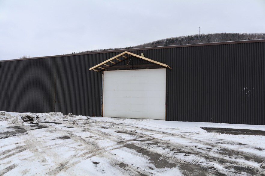 More Photos Of 118-184 Aker Dr, Cobleskill Distribution For Lease
