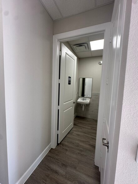 More Photos Of 5501 Cabrera Dr, Sugar Land Unknown For Lease