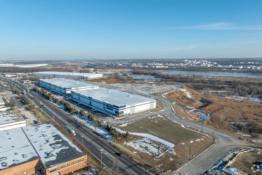 More Photos Of 801 Independence Blvd, Romeoville Warehouse For Lease