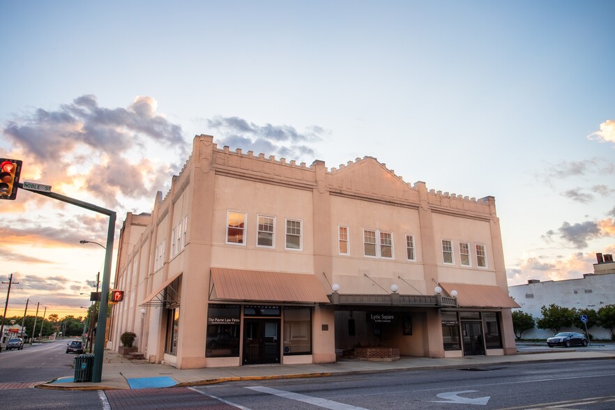 Primary Photo Of 1302 Noble St, Anniston Office Residential For Lease