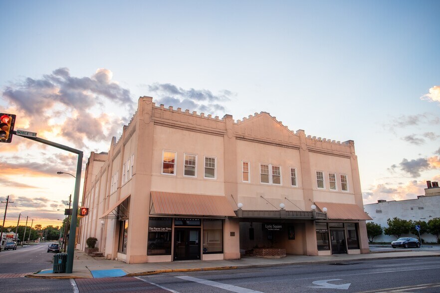 More Photos Of 1302 Noble St, Anniston Office Residential For Lease
