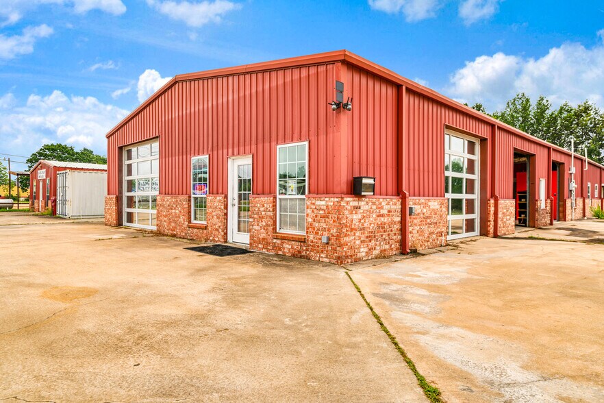 More Photos Of 6210 Lamar Rd, Reno Flex For Sale
