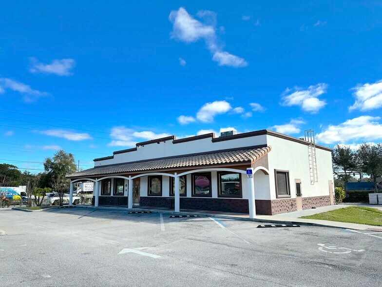 Primary Photo Of 1370 E Altamonte Dr, Altamonte Springs Restaurant For Lease