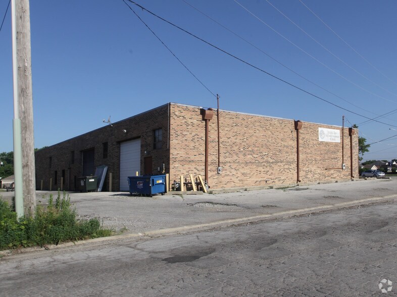 More Photos Of 2515-2555 Veterans Dr, Posen Light Distribution For Lease