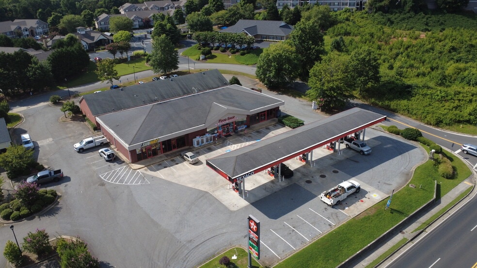More Photos Of 5698-5702 Highway 20, Cartersville Service Station For Lease