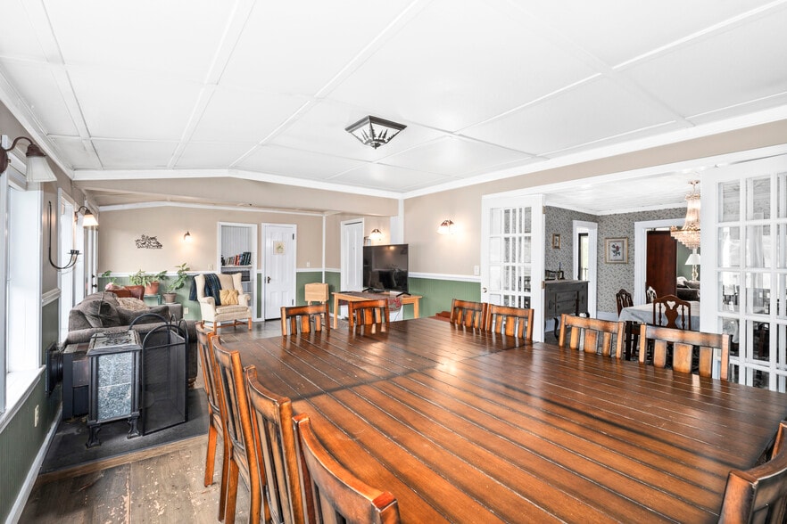 More Photos Of 5 Greenhouse Ln, Bradford Hospitality For Sale