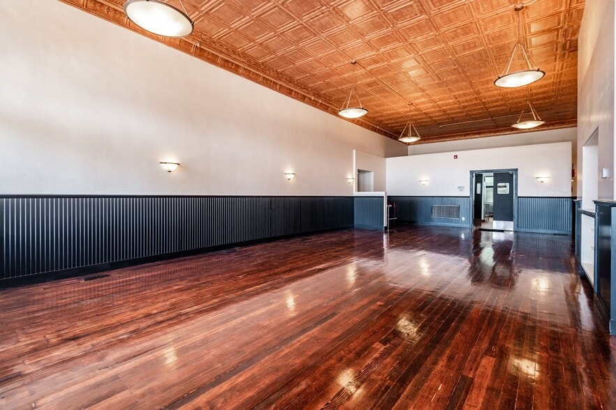 More Photos Of 315 E Andy Devine Ave, Kingman Hotel For Sale