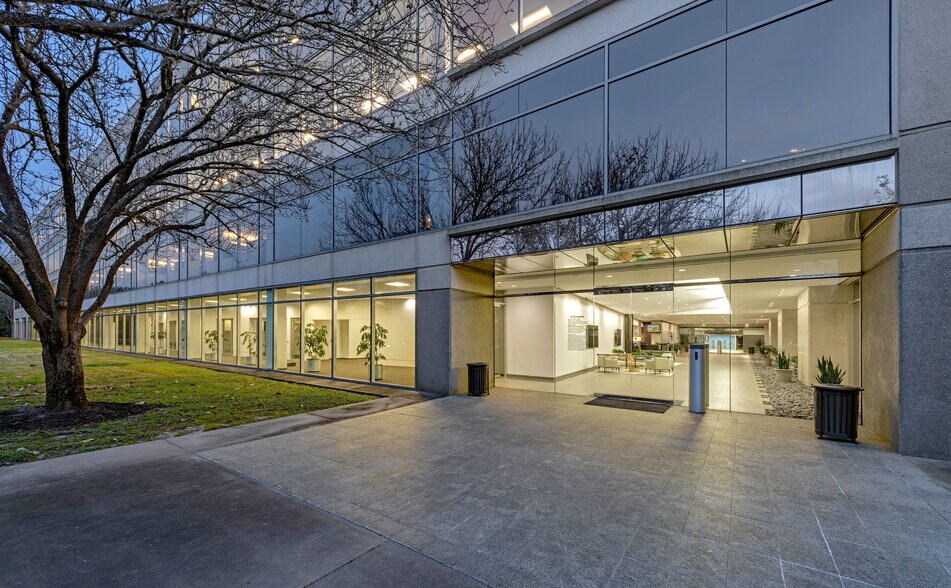 More Photos Of 1330 Enclave Pky, Houston Office For Sale