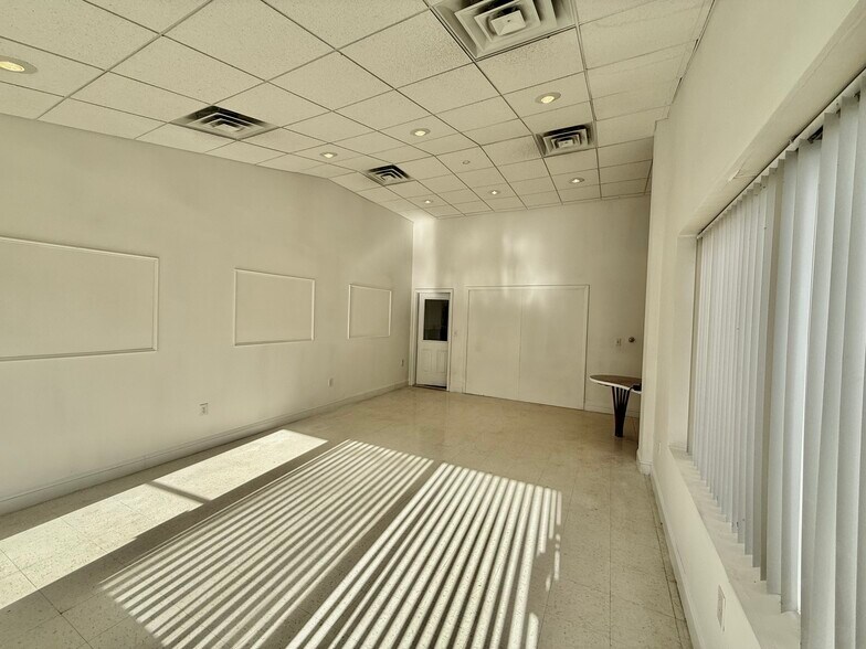 More Photos Of 222 Elm St, North Haven Warehouse For Lease