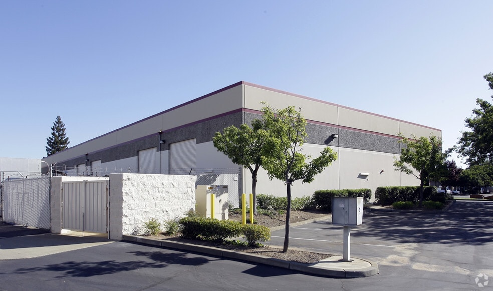 More Photos Of 3350 Monier Cir, Rancho Cordova Flex For Lease