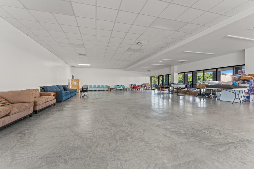 More Photos Of 8482 Perkins Rd, Baton Rouge General Retail For Lease