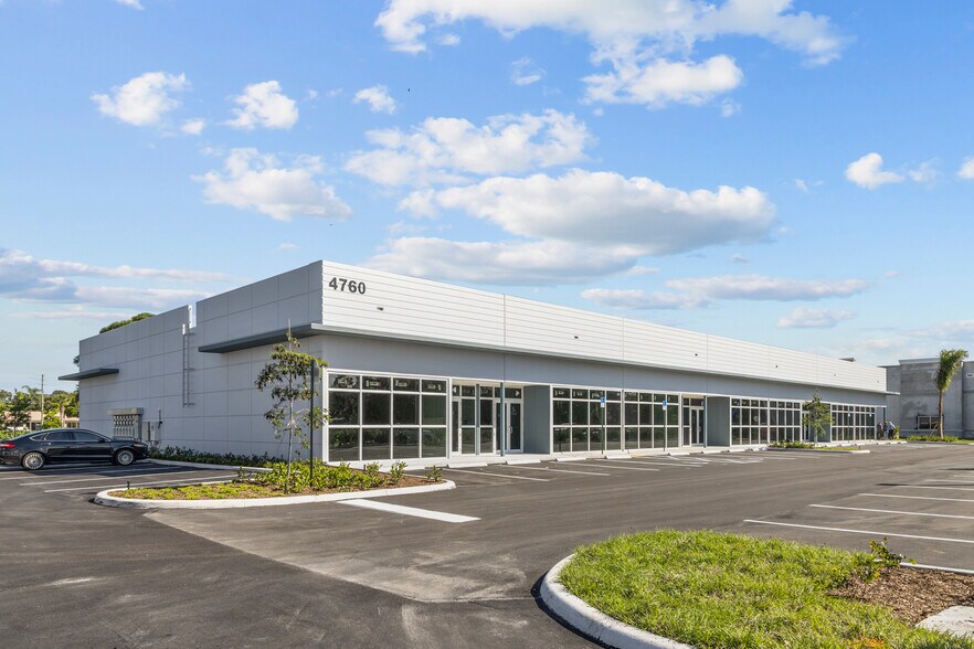 More Photos Of 4760 Woolbright Rd, Village Of Golf Flex For Lease
