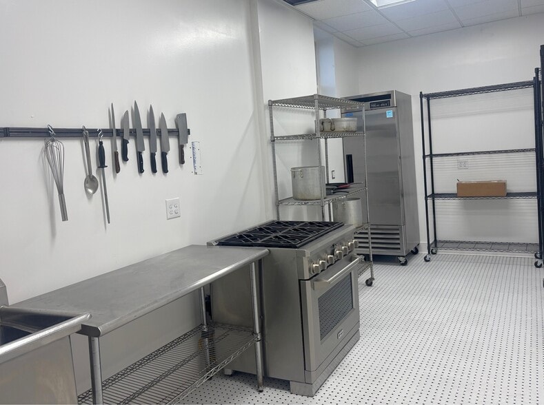 More Photos Of 346 Denison St, Baltimore Religious Facility For Sale