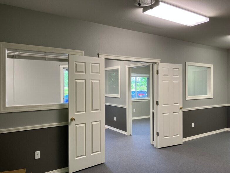 More Photos Of 1801 SW Regional Airport Blvd, Bentonville Unknown For Lease