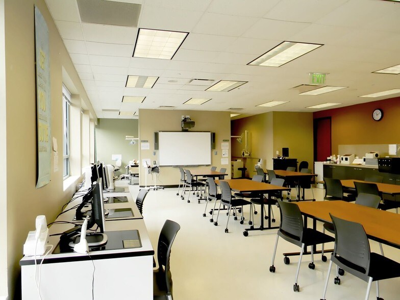 More Photos Of 11600-11630 S Kedzie Ave, Merrionette Park Medical For Lease