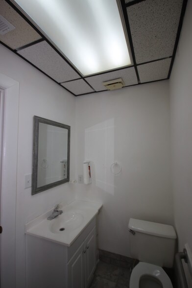 More Photos Of 2401-2411 S Charles Blvd, Greenville Office For Lease