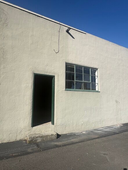 More Photos Of 126 San Antonio Cir, Mountain View Freestanding For Lease