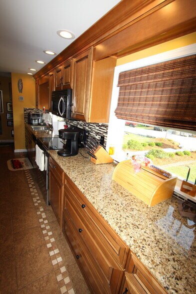 More Photos Of 3935 Blanton Ln, Louisville Garden Center For Sale