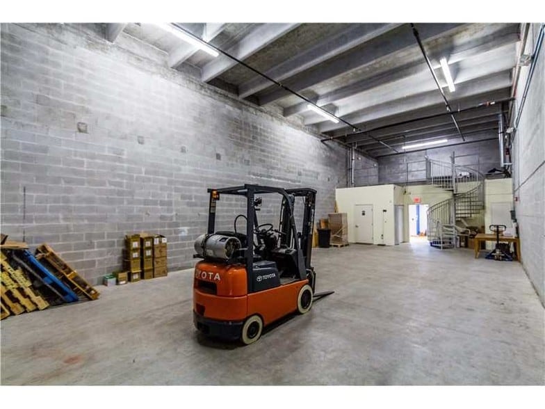 More Photos Of 11379-11399 NW 122nd St, Medley Warehouse For Sale