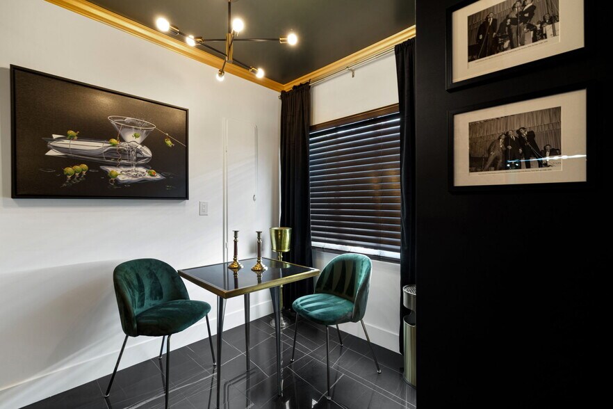 More Photos Of 120 W Vereda Sur, Palm Springs Hotel For Sale
