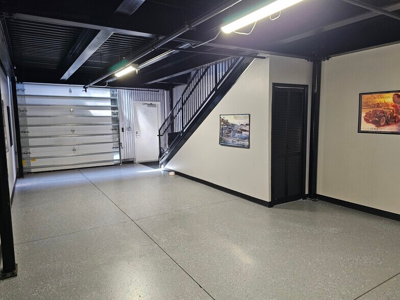 More Photos Of 247 Apex Dr, Pontiac Parking Garage For Sale