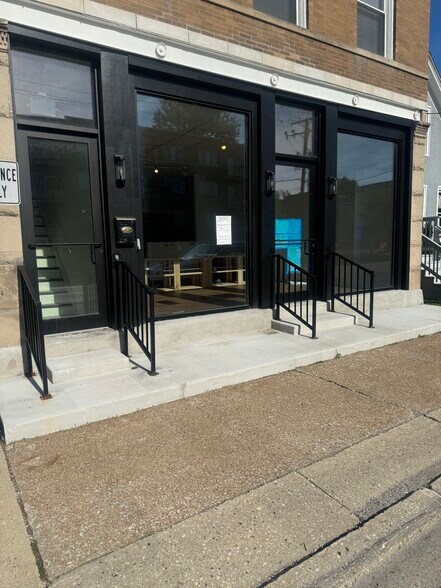 Primary Photo Of 418 Ridge Rd, Wilmette General Retail For Lease