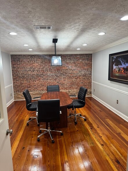 More Photos Of 126 S 8th St, Opelika Office For Sale