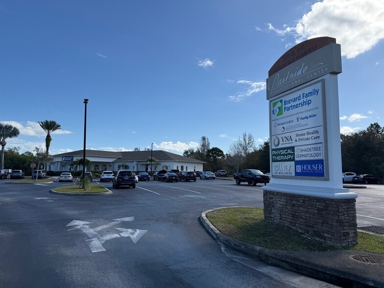 More Photos Of 389 Commerce Pky, Rockledge Medical For Lease