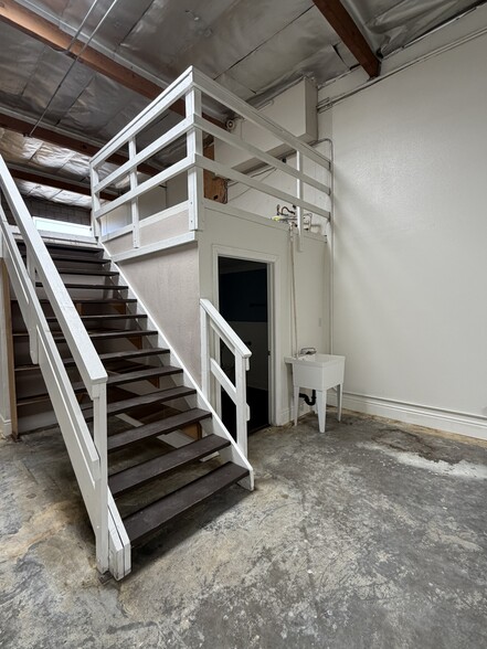 More Photos Of 15400 Tamarack Dr, Victorville Warehouse For Lease