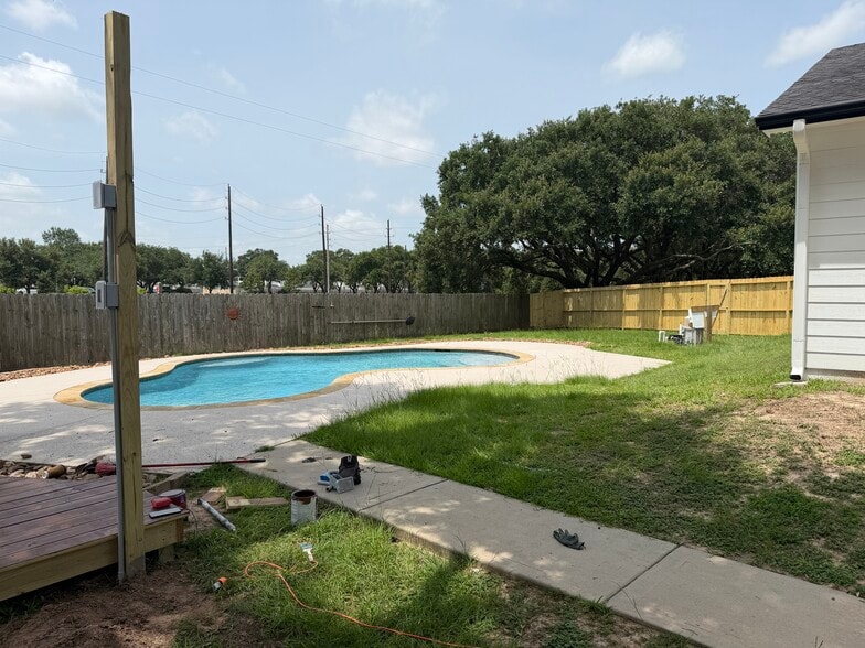 More Photos Of 16610 Mueschke Rd, Cypress Office Residential For Lease