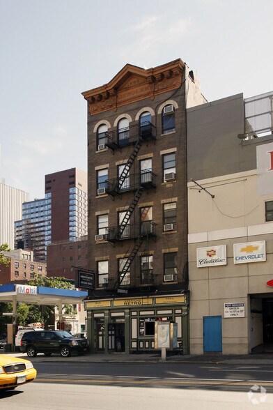 More Photos Of 714 11th Ave, New York Apartments For Lease