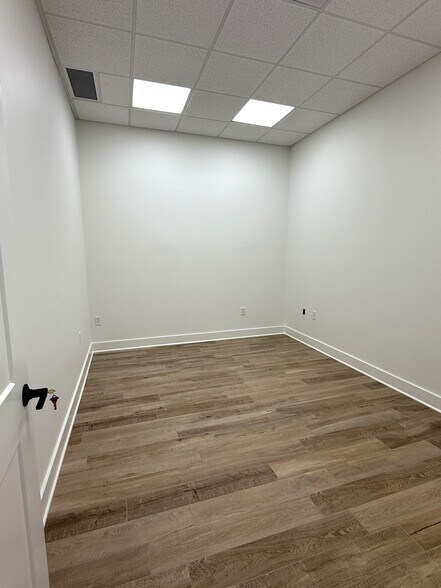 More Photos Of 1500 Swan Lake Road, Bossier City Office For Lease