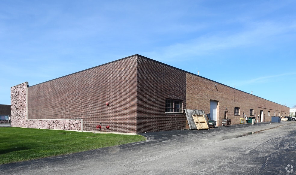 More Photos Of 619-631 S Vermont St, Palatine Warehouse For Lease