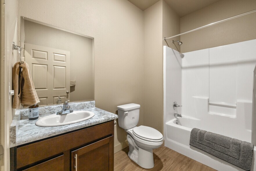 More Photos Of 125 S 6th St, Klamath Falls Flex For Sale