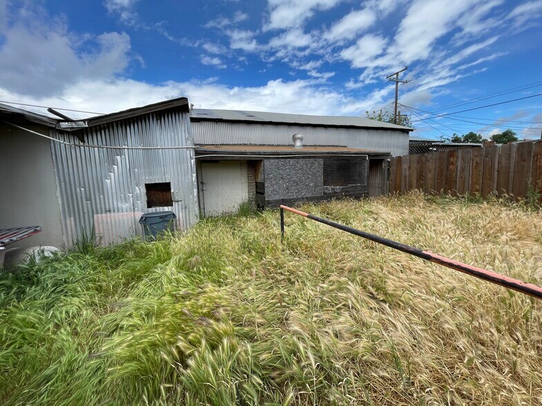 More Photos Of 1799 E 21st St, Merced Flex For Sale