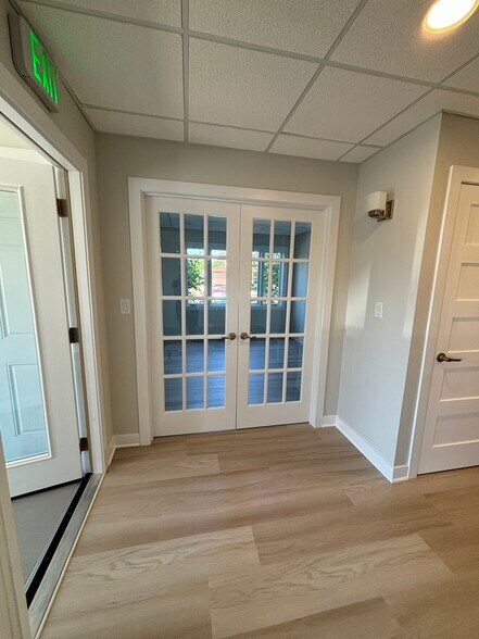 More Photos Of 75 E Division St, Mundelein Office Residential For Lease