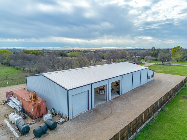 More Photos Of 1650 Staree Ln, Saginaw Flex For Lease