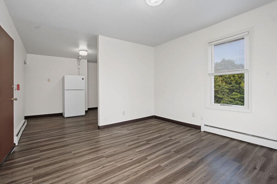 More Photos Of 471 Pond St, Woonsocket Apartments For Sale