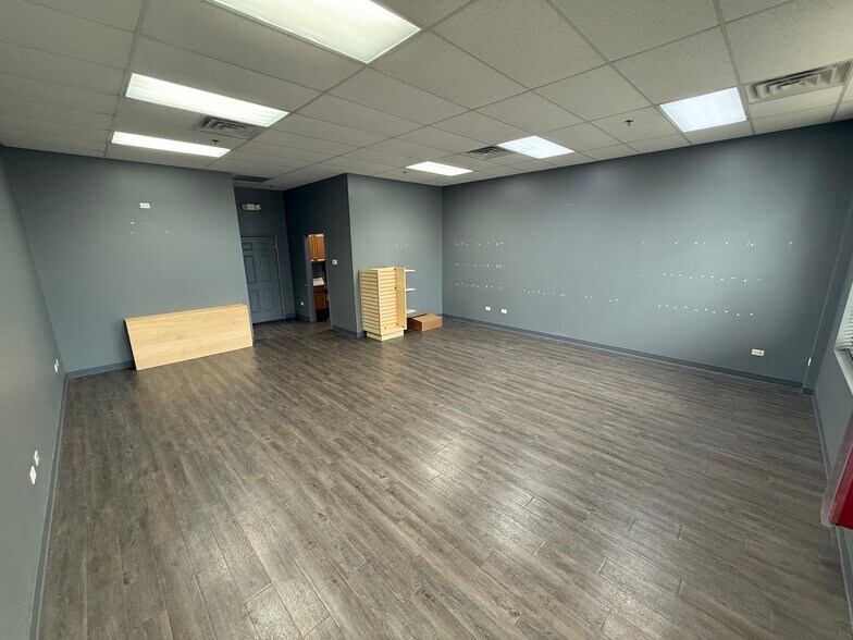 More Photos Of 83 Templeton Dr, Oswego Office For Lease