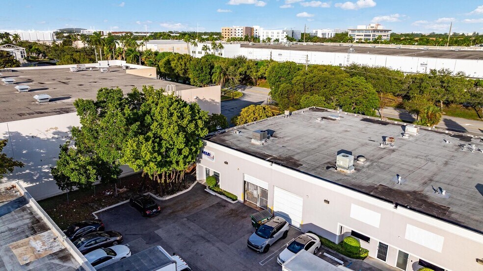 More Photos Of 10813-10841 NW 29th St, Doral Warehouse For Sale