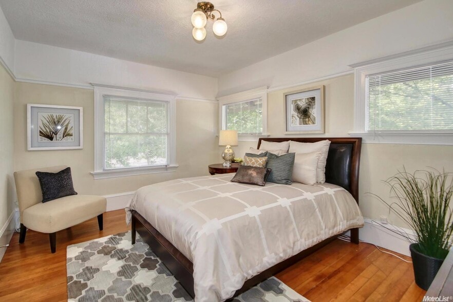 More Photos Of 1901-1903 H St, Sacramento Apartments For Sale