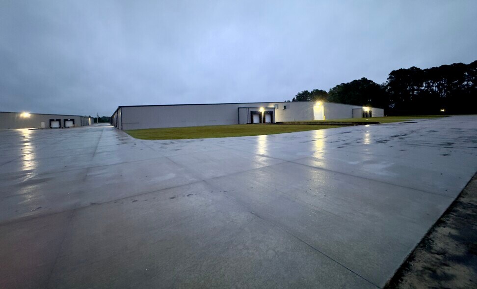 More Photos Of 847 W Main St, Lake City Warehouse For Lease