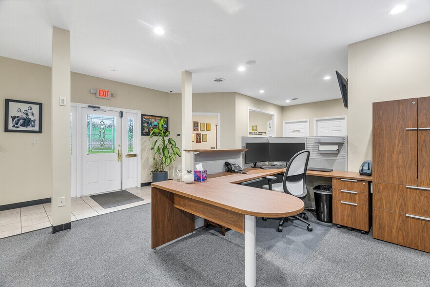More Photos Of 763-765 W Terra Ln, O'Fallon Loft Creative Space For Sale
