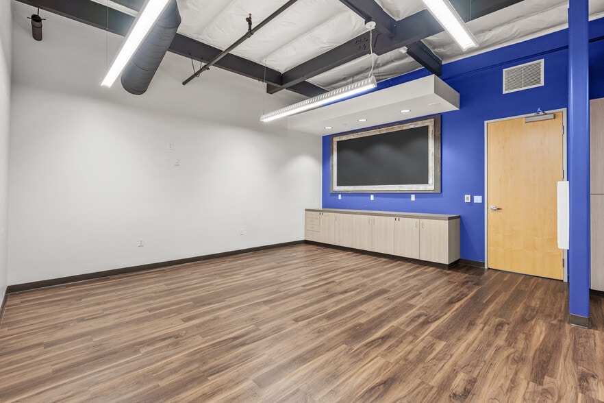 More Photos Of 2035 corte del nogal, Carlsbad Office For Lease