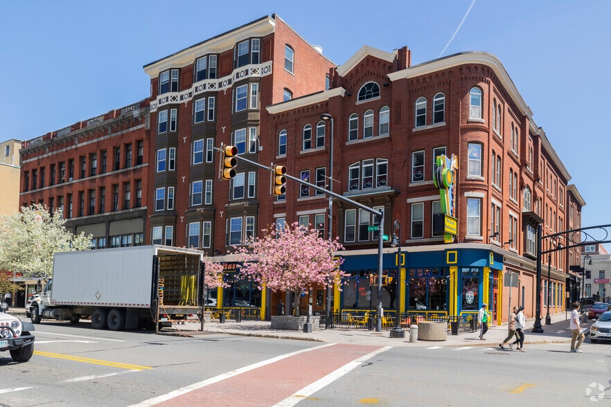 More Photos Of 1037-1045 Elm St, Manchester Office For Lease