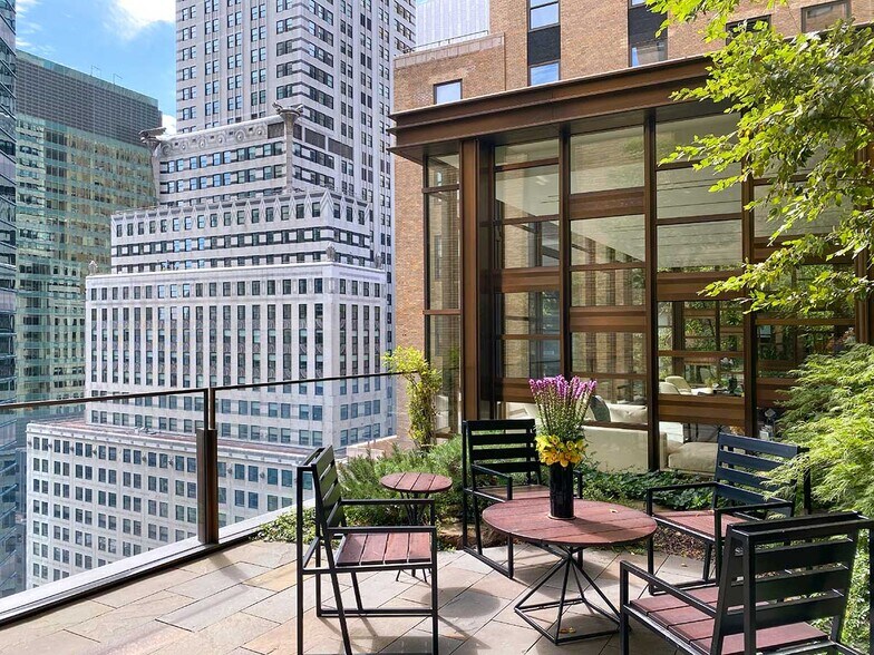 More Photos Of 420 Lexington Ave, New York Office For Lease