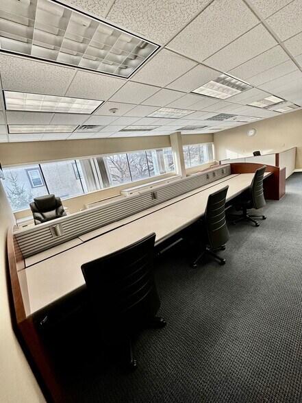 More Photos Of 67 Holly Hill Ln, Greenwich Office For Sale