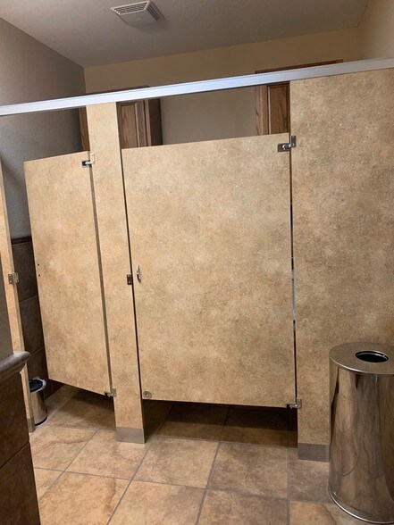 More Photos Of 875 Straus Rd, Cedar Hill Office For Lease