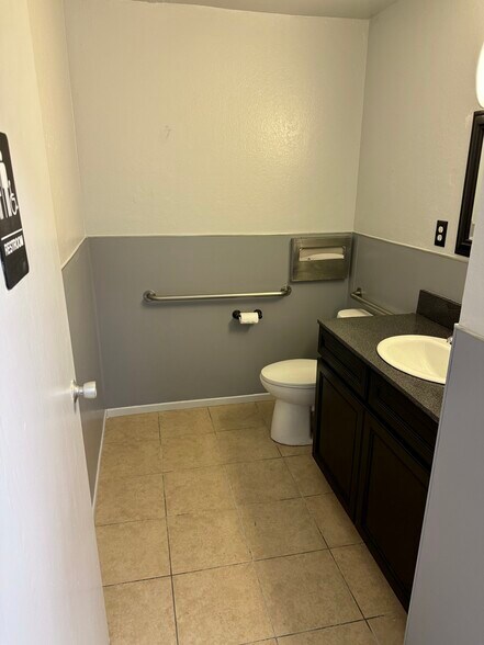 More Photos Of 14000 Rosecrans Ave, Santa Fe Springs Warehouse For Lease