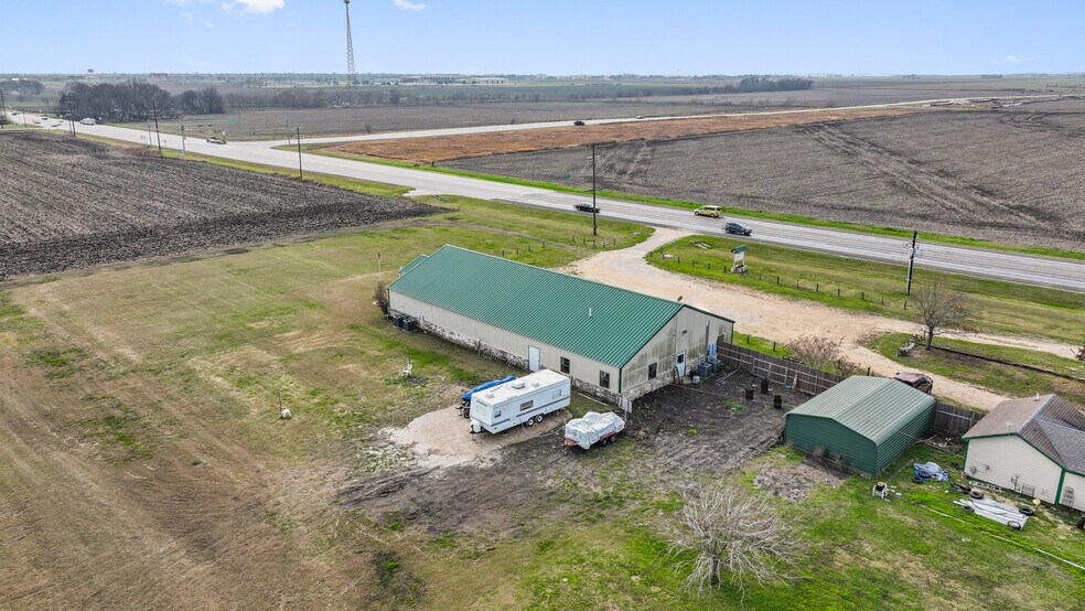 More Photos Of 2225 S State Highway 95, Taylor Freestanding For Lease